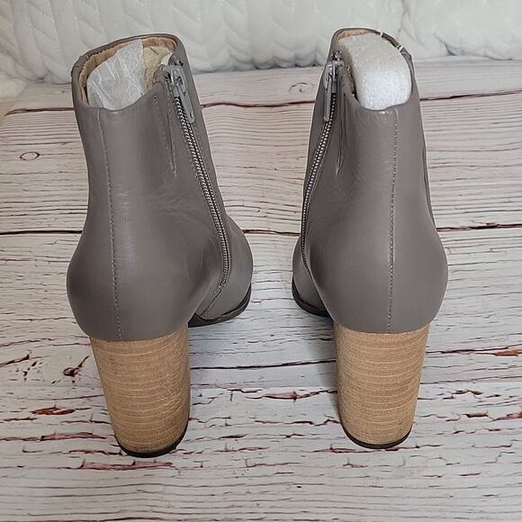 Vionic Taupe Leather Ankle Boots Size 6.5 - Picture 6 of 9